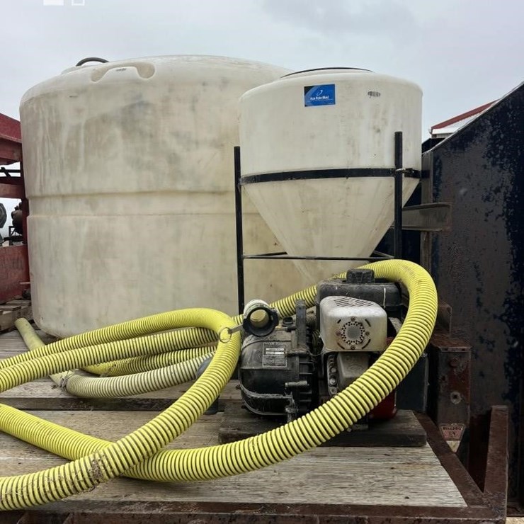 550 GALLON TANK & PUMP
