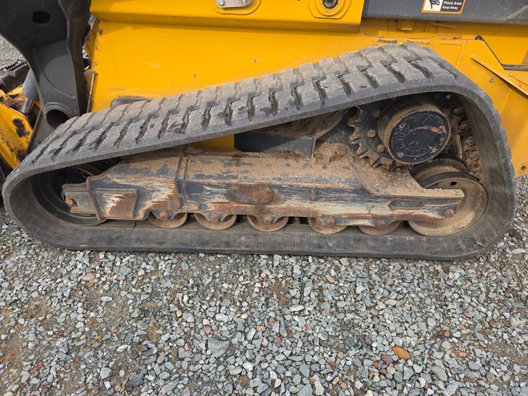 2020-deere-331g-image-53