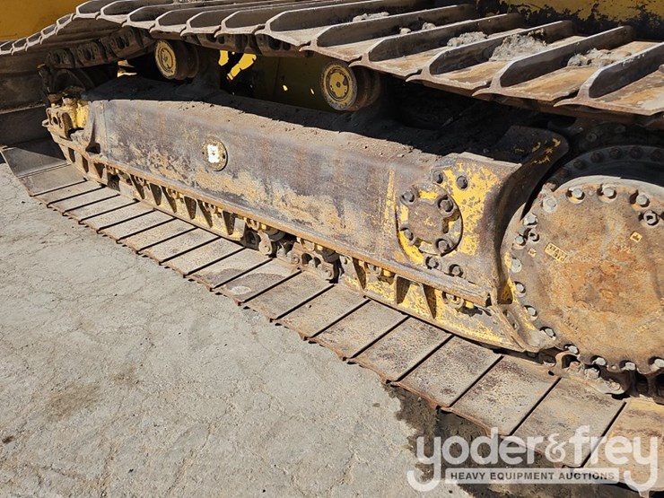 2015-komatsu-d61pxi-23-image-25