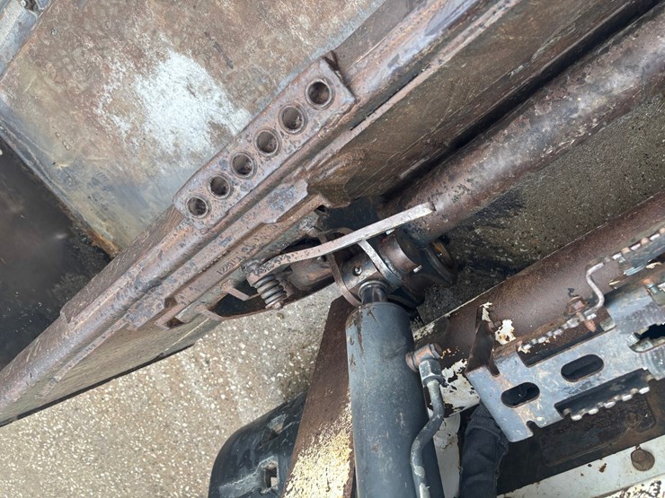 2015-bobcat-t770-image-52