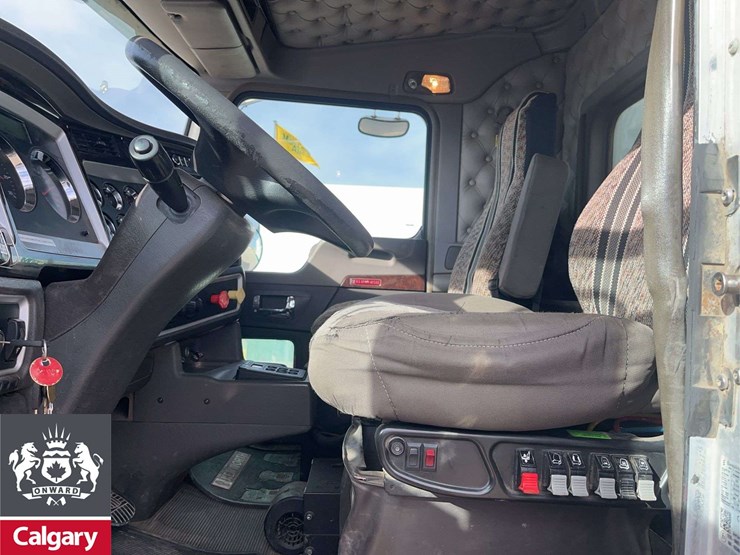 2014-kenworth-t800-image-13