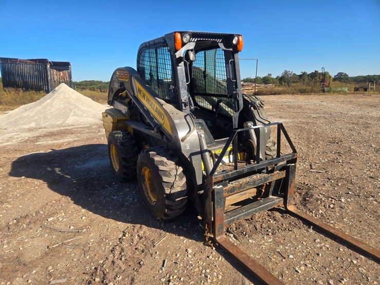 new-holland-l228-image-15