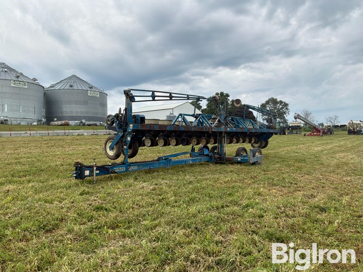 1998-kinze-2600-image-1