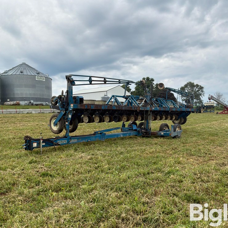1998 KINZE 2600