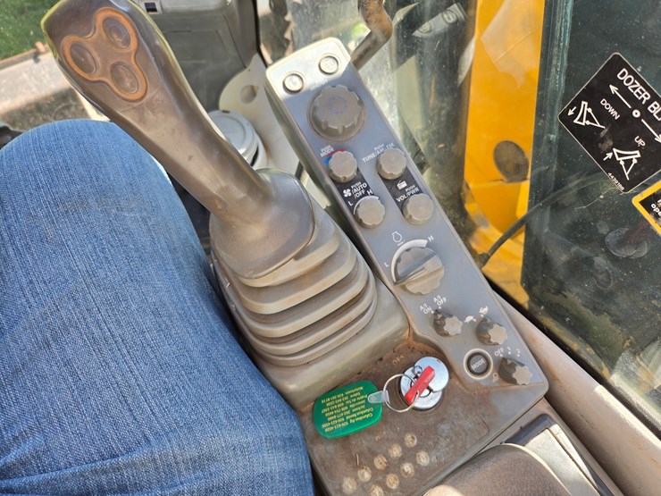 2017-deere-75g-image-26