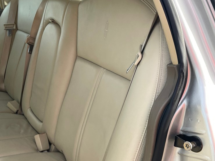 #201-•-2005-lincoln-town-car-(has-wi-title)-image-103