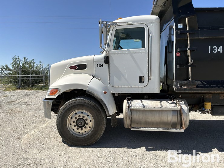 2007-peterbilt-335-image-10