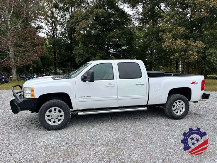 2013-chevrolet-silverado-z71-/-4x4-/-3500hd-pickup-image-1