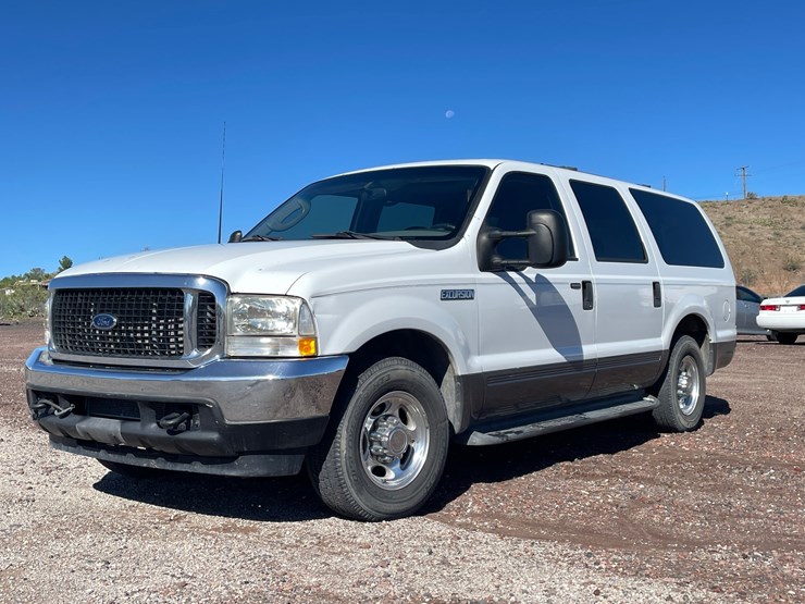 2003-ford-excursion-image-1