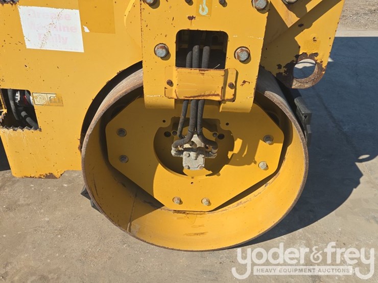 2018-caterpillar-cb34b-image-10