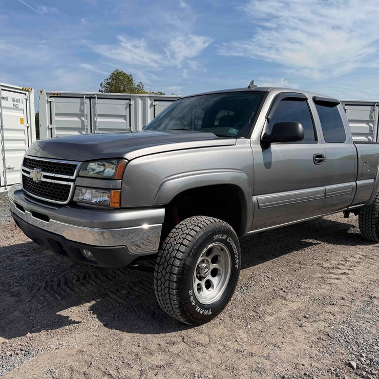 2006 Chevrolet Silverado Pick Up
