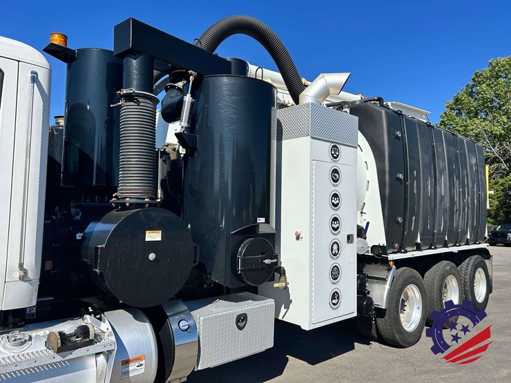2020-peterbilt-567-image-46