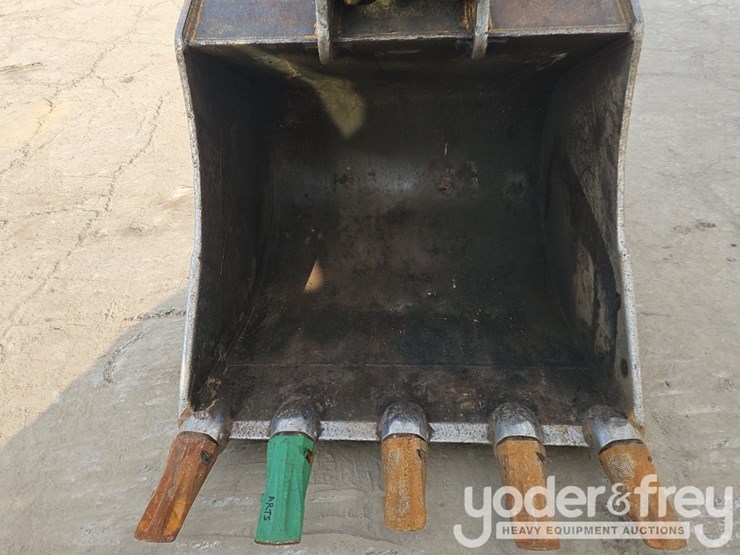 2016-deere-135g-image-26