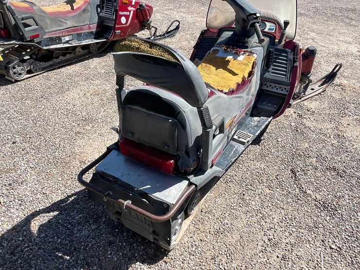 #2898-•-yamaha-venturo-snowmobile-image-8