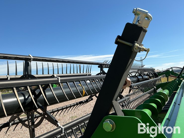 2021-john-deere-530d-image-15