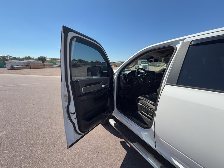 2019-dodge-2500-image-17