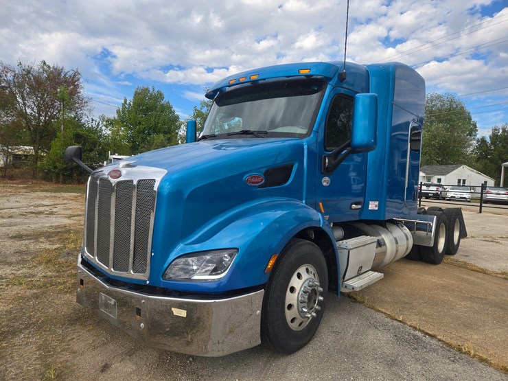 2020-peterbilt-579-image-2