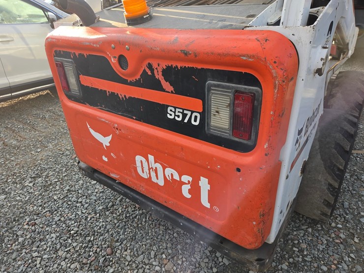 2014-bobcat-s570-image-26