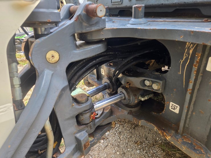 terex-tlb840r-image-58