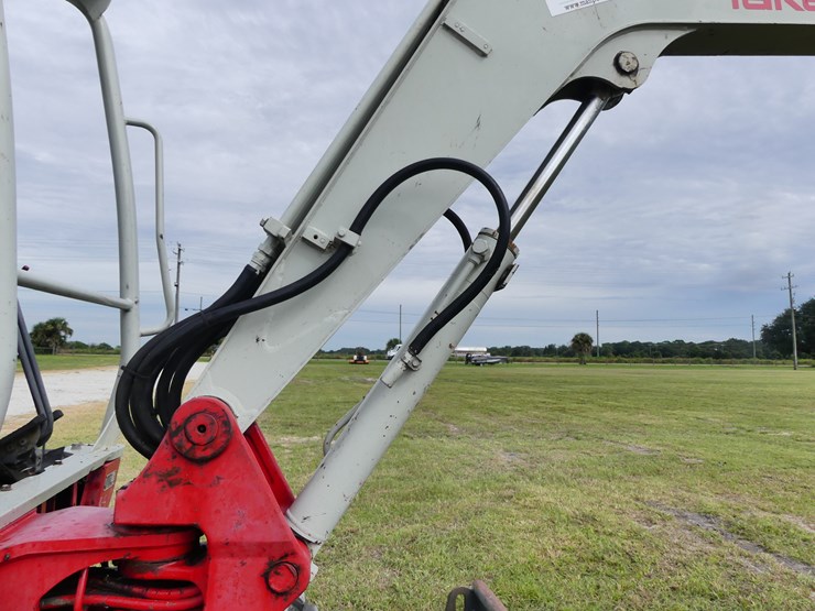 takeuchi-tb240-image-12