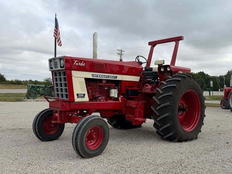 farmall-1066-turbo-row-crop-puller-image-1