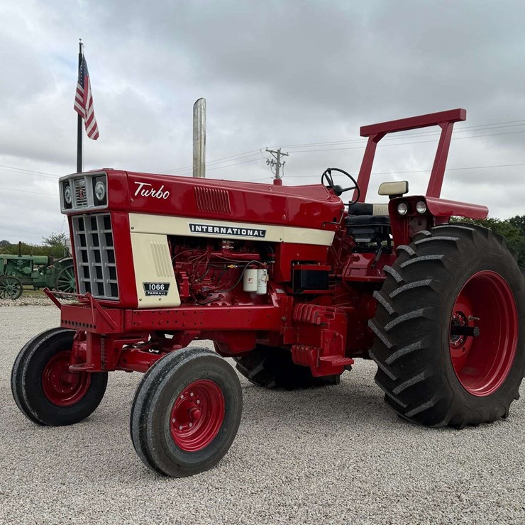 Farmall 1066 Turbo Row Crop Puller