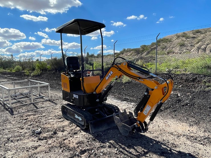 #3062-•-mini-excavator-image-3