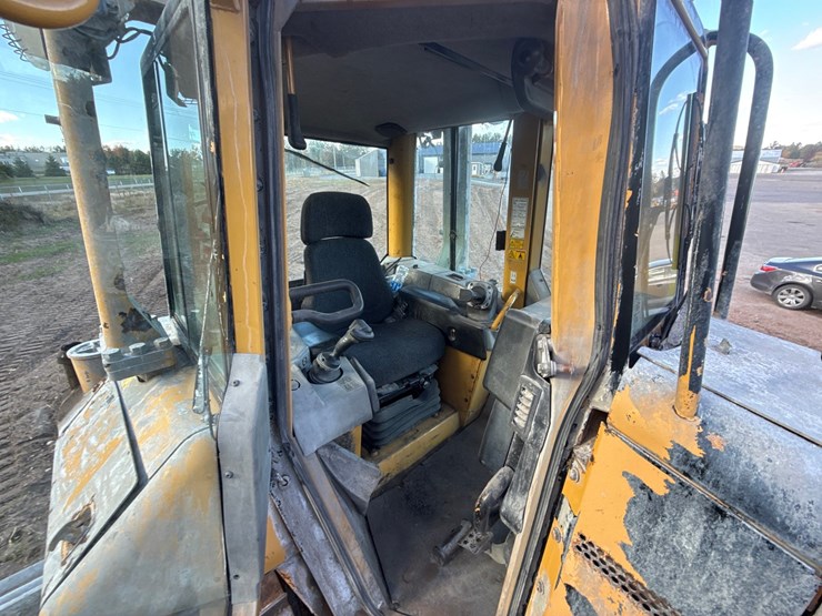 2005-caterpillar-d6n-lgp-image-48