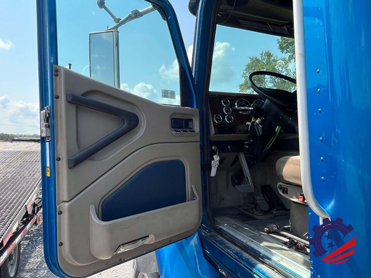 2011-international-paystar-tri-axle-hydrovac-truck-image-64