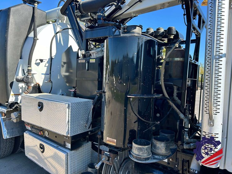 2019-freightliner-114sd-image-98