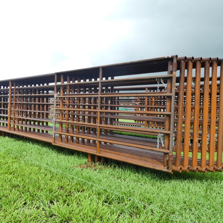 (10) 24' Free Standing Panels