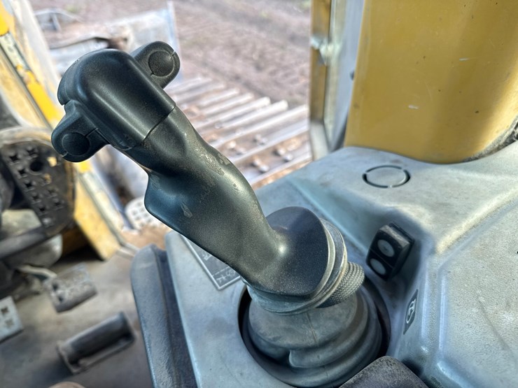 2005-caterpillar-d6n-lgp-image-50