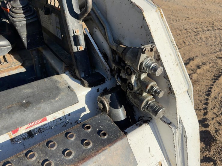 2007-bobcat-s185-image-10