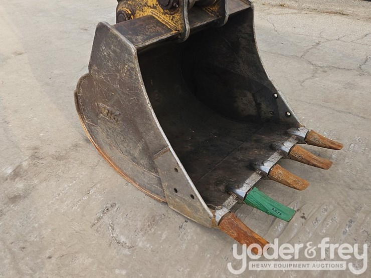 2016-deere-135g-image-35
