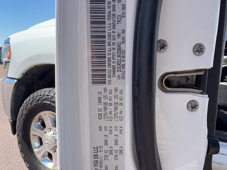 2019-dodge-2500-image-30