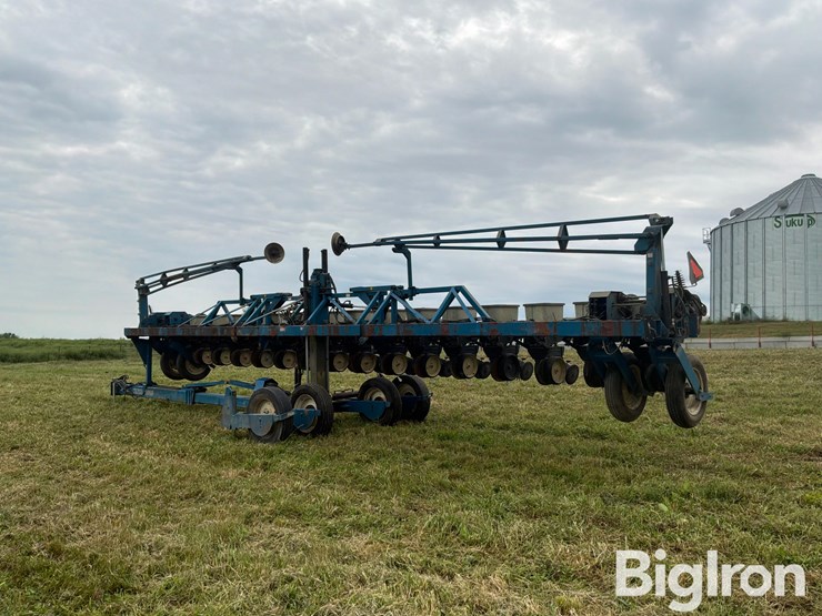 1998-kinze-2600-image-10