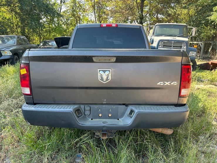 2015-dodge-1500-image-14