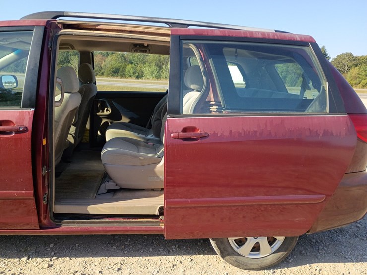 2006-toyota-sienna-image-51