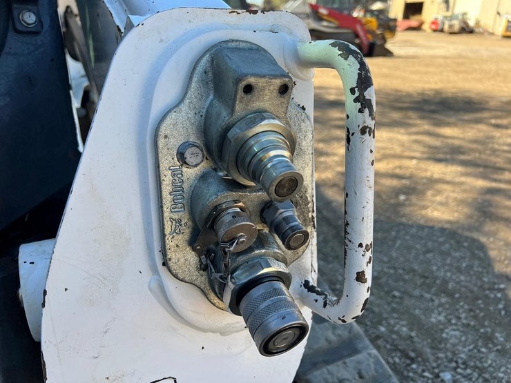 2020-bobcat-t770-image-13