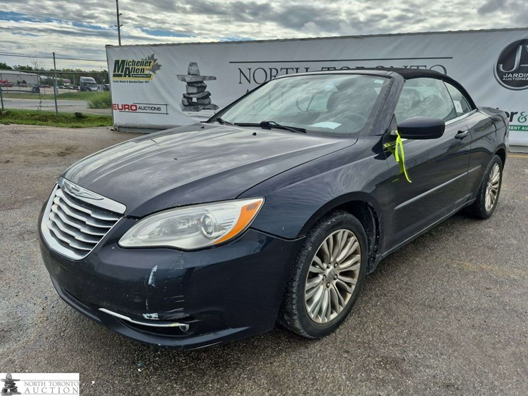 2012-chrysler-200-image-1