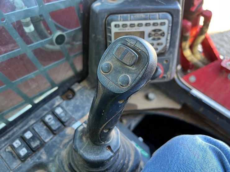 2022-takeuchi-tl12r2-image-25