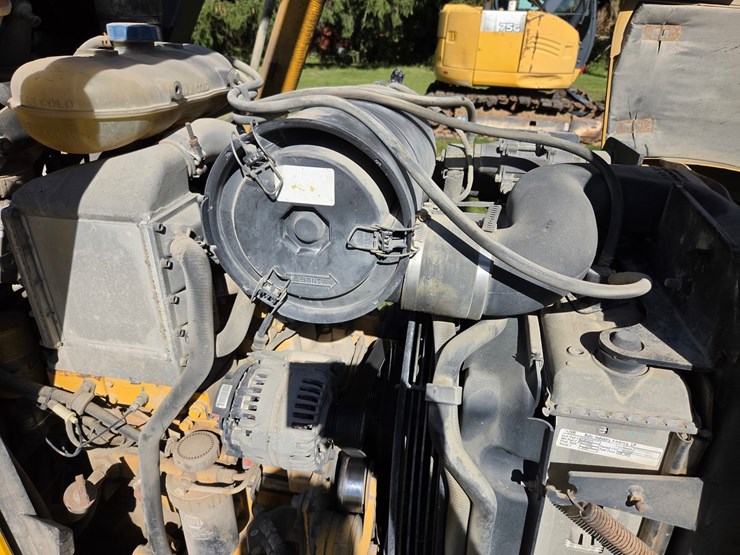 2010-deere-310j-image-39