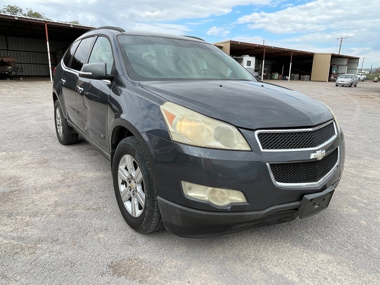 2010-chevrolet-traverse-image-76