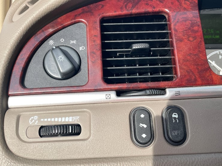 #201-•-2005-lincoln-town-car-(has-wi-title)-image-62