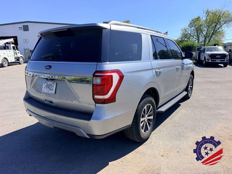 2021-ford-expedition-xlt-image-5