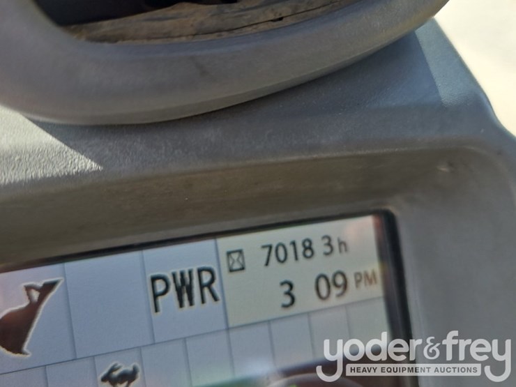 2017-deere-75g-image-31