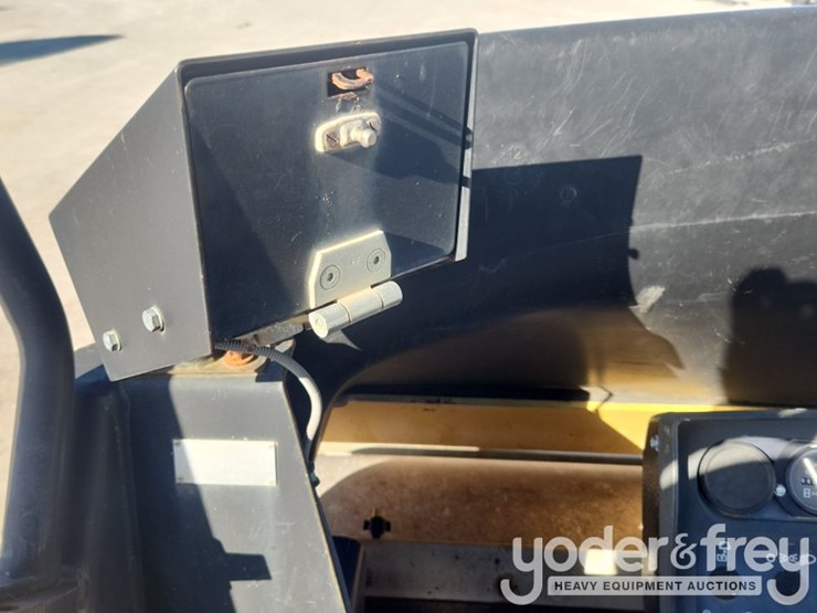 2007-dynapac-cc422hf-image-34