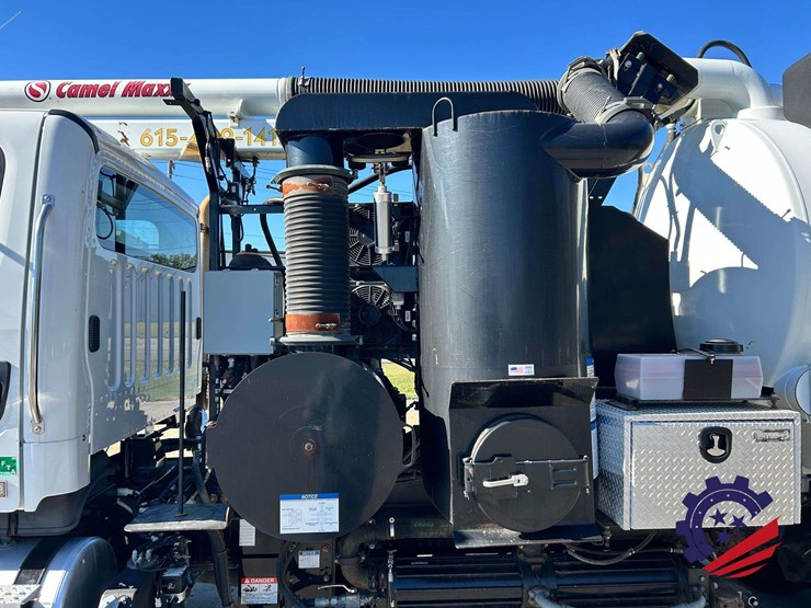 2019-freightliner-114sd-image-69