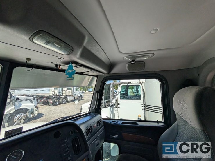 2011-peterbilt-386-image-28