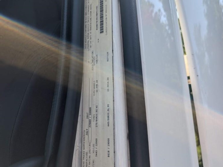 2018-volvo-10-image-9